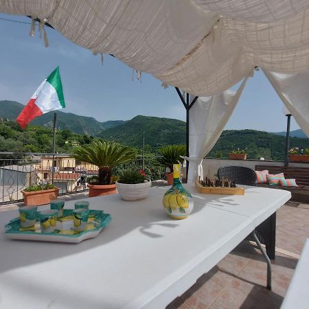B&B L'Abbraccio Casola di Napoli Екстер'єр фото